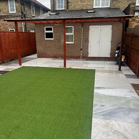 Good Priced Single Rooms In Sherperds Bush Londres Exterior foto